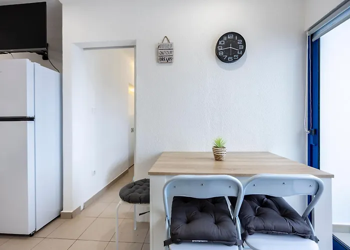 T1 Clube Da Rocha -500m Da Appartement *